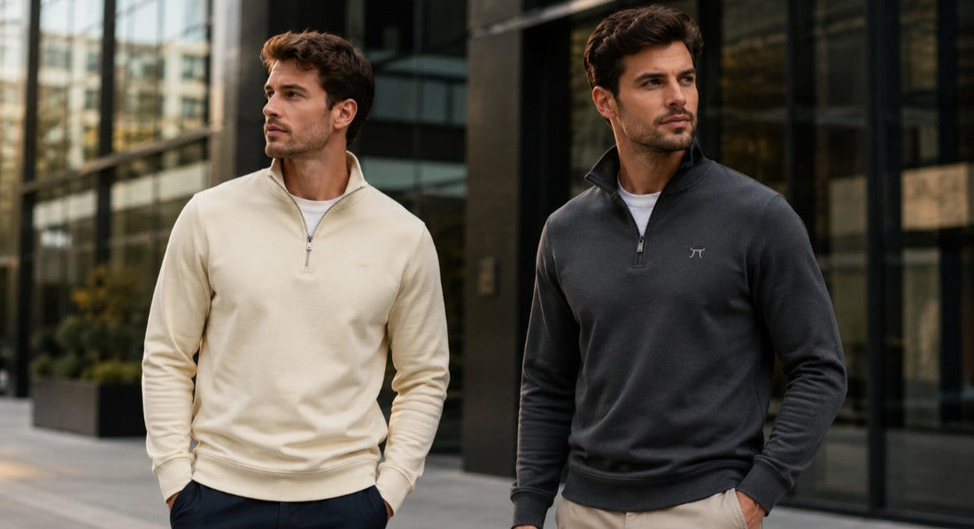 Dva urbana muškarca nose svetli i tamnosivi quarter-zip duks uz poslovno-casual kombinacije