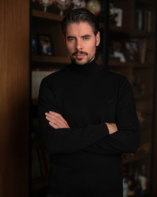 CLASSIC ROLLNECK - BLACK
